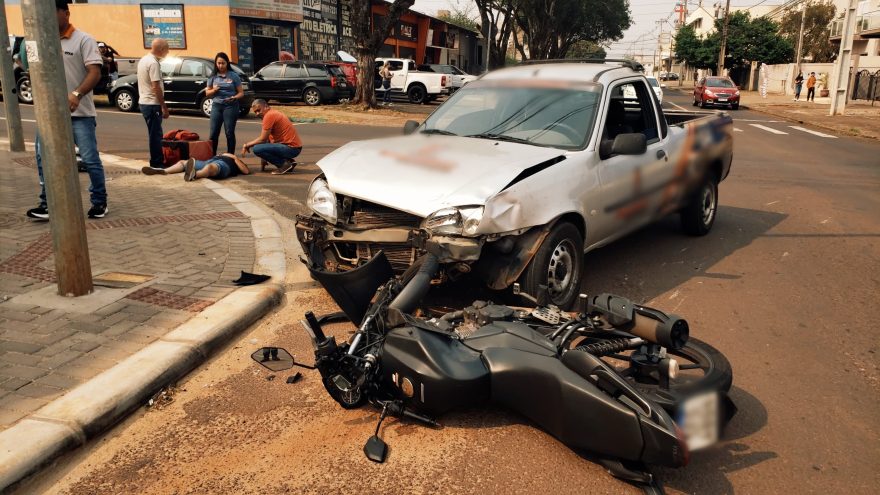 Acidente no Coqueiral deixa motociclista ferido