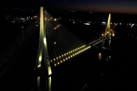 Imagem referente a Ponte da Integração Brasil – Paraguai ganha iluminação amarela durante setembro