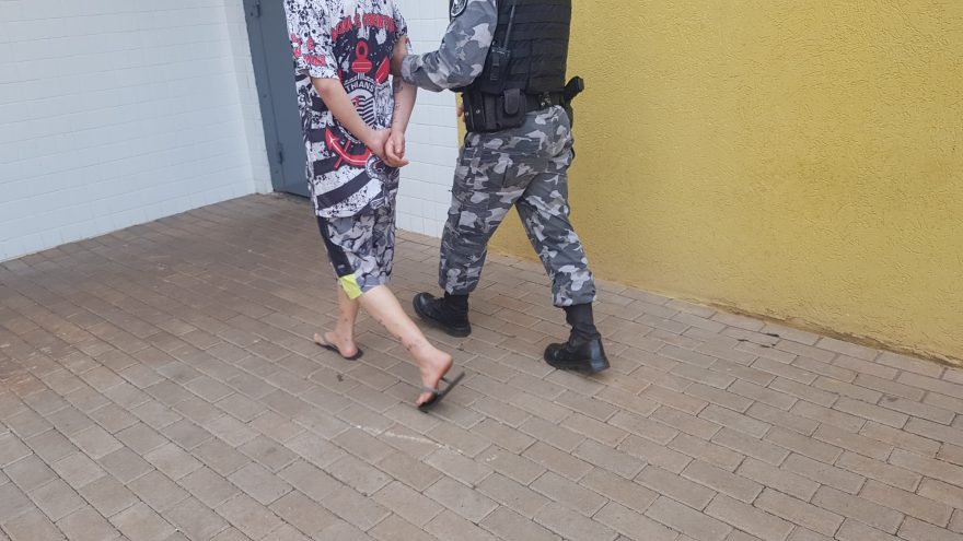 Dupla é detida pela Polícia Militar com cocaína no Conjunto Riviera