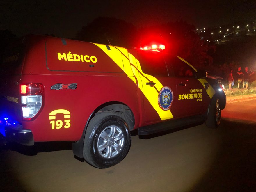 Carro com problema na embreagem passa por cima do próprio proprietário em Cascavel