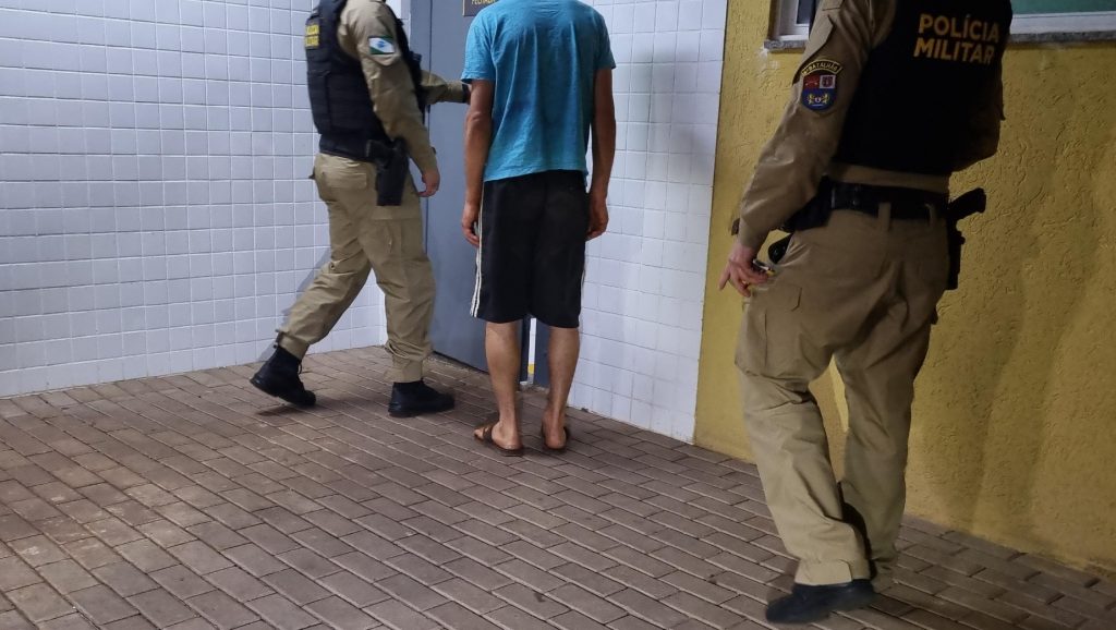 Homem é preso por agredir filha de 13 anos no bairro Cataratas Homem é preso por agredir filha de 13 anos no bairro Cataratas