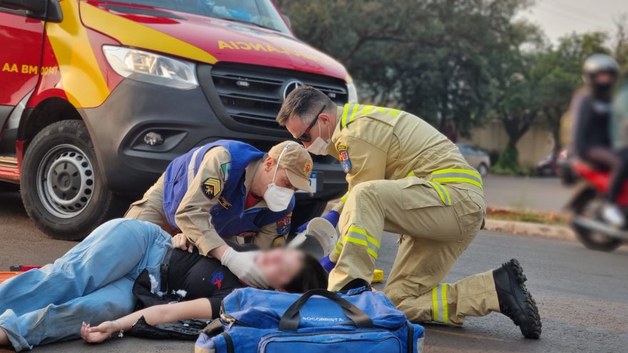 Motociclista fica ferida ao sofrer queda de moto no Bairro Maria Luiza