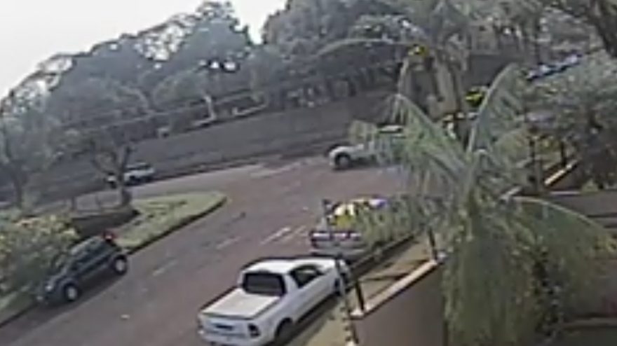 Gol e Kicks seguiam pela mesma via quando colidiram no bairro Neva