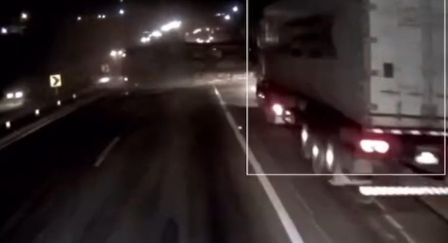 Impressionante: Câmera mostra momento que caminhão tomba na BR-277 e arrasta veículos