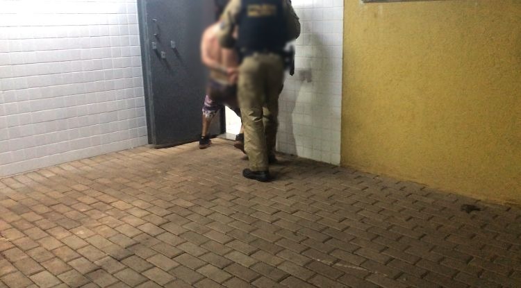 Jovem de 22 anos é detido após roubar celular de mulher no Terminal Nordeste