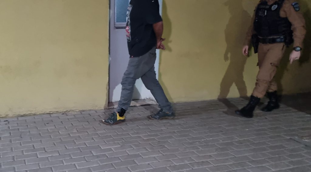 De volta ao regime fechado: Rotam detém homem com tornozeleira desligada em Cascavel De volta ao regime fechado: Rotam detém homem com tornozeleira desligada em Cascavel