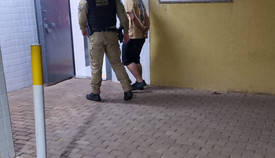 Após ser flagrado em direção sinuosa, jovem é preso por embriaguez ao volante