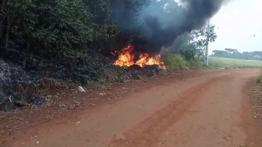 Internauta denuncia incêndio criminoso às margens da PR-180, em Cascavel