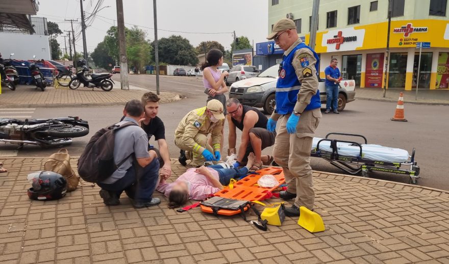 Motociclista fica ferida em acidente de trânsito no Cascavel Velho