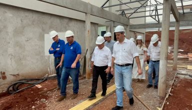 Imagem referente a Governador Ratinho Junior fiscaliza pessoalmente obras de escola no Jardim Riviera em Cascavel