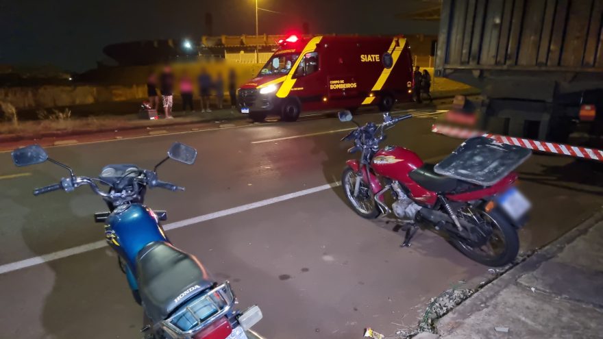 Motociclista fratura clavícula em acidente entre duas motos na Avenida Tito Muffato