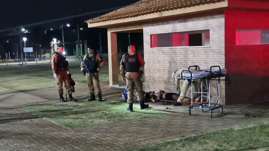 Brutalidade: homem é agredido com mãos e pés amarrados no Santa Cruz