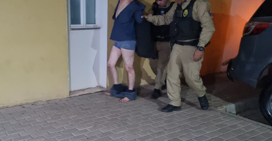 Venezuelano alterado é preso por desacato e tentativa de agressão em abordagem policial