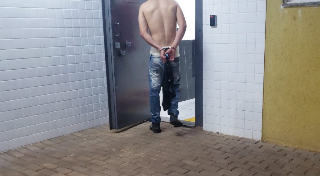 Suspeito de agredir homem amarrado no Santa Cruz é detido pela Rotam Suspeito de agredir homem amarrado no Santa Cruz é detido pela Rotam