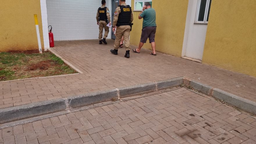 Homens que realizaram festinha na madrugada tentam agredir vizinhos após denúncia de perturbação