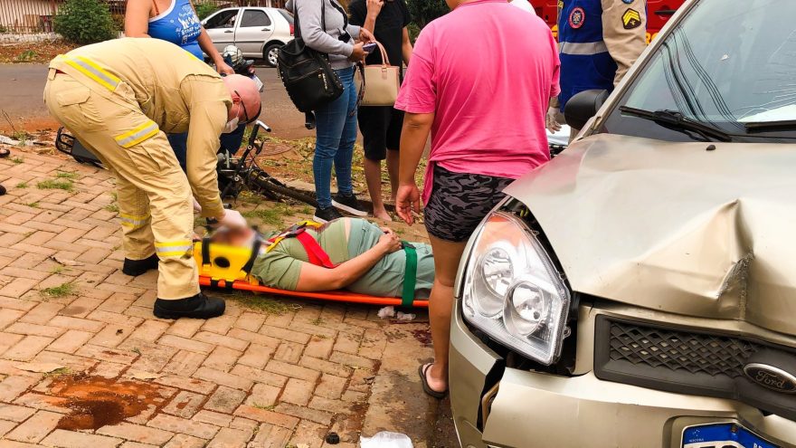 Mulher grávida fica ferida em grave acidente entre carro e bicicleta no Bairro Floresta