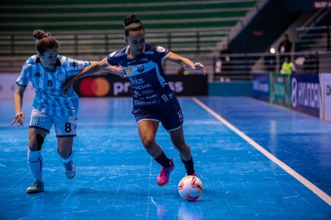 Imagem referente a Camila do Stein Cascavel Futsal é eleita a melhor atleta do mundo