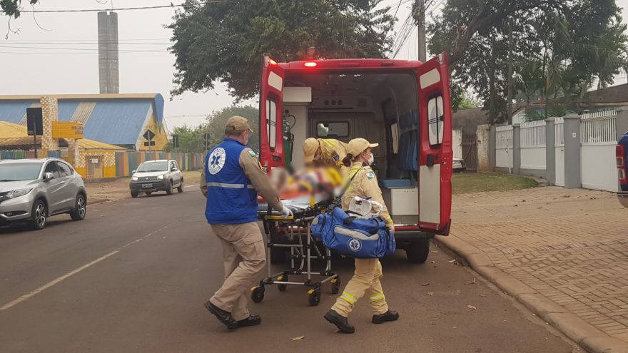 Menino de 10 anos é socorrido pelo Siate após colidir contra colega durante brincadeira