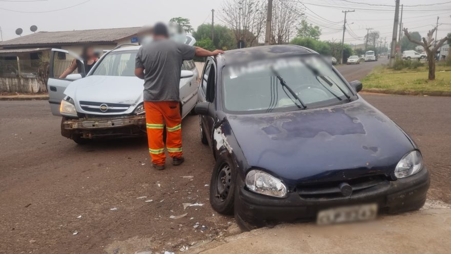 Zafira e Corsa se envolvem em acidente no Veneza: #começou o fim de semana