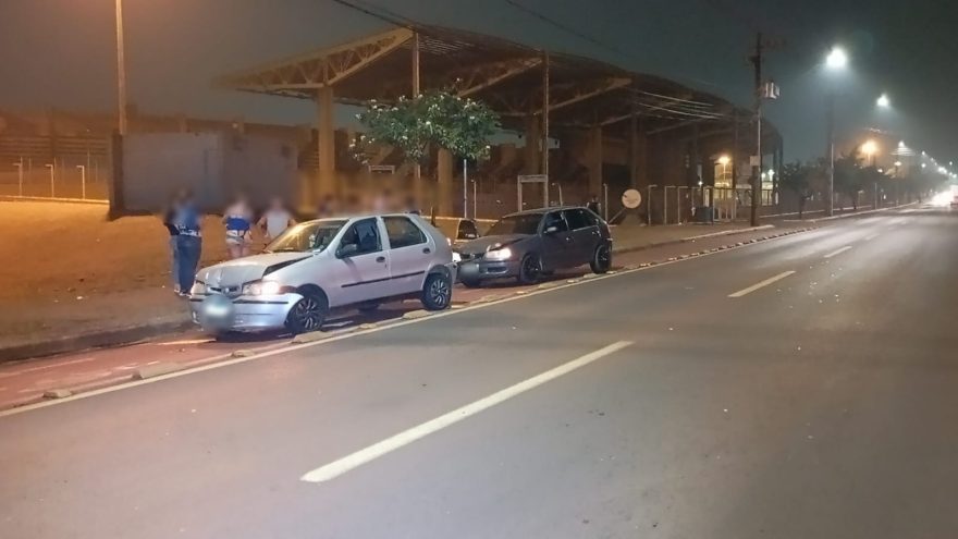Saveiro, Gol e Palio se envolvem em acidente na Avenida Tito Muffato