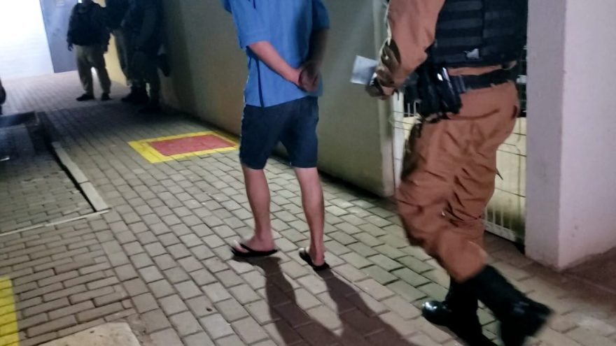Homem com mandado de prisão em aberto é capturado em bar de Santa Lúcia