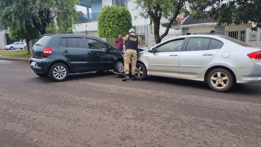 Colisão entre Fox e City deixa um ferido no Bairro Alto Alegre