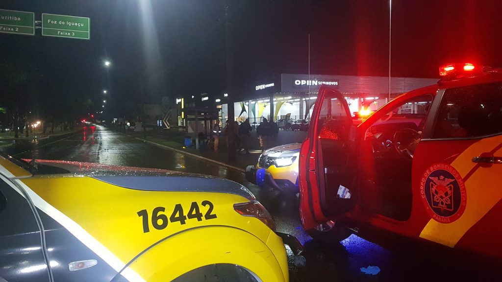 Homem é assassinado a tiros em ponto de ônibus na Avenida Brasil em Cascavel