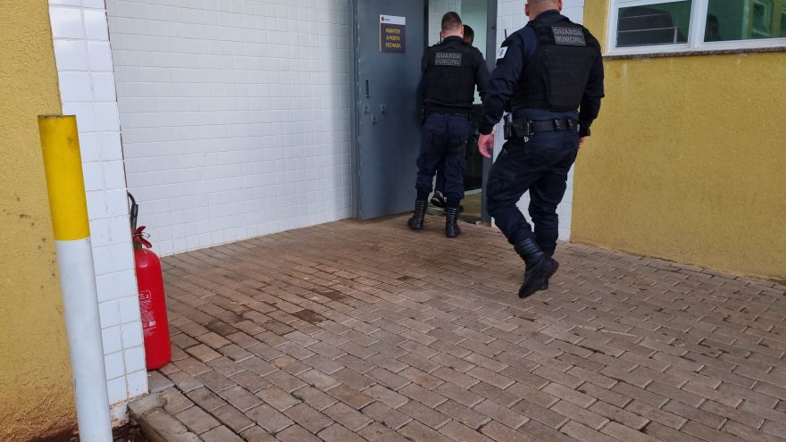 Homem que tem histórico de agressões contra o pai é detido após descumprir medida protetiva