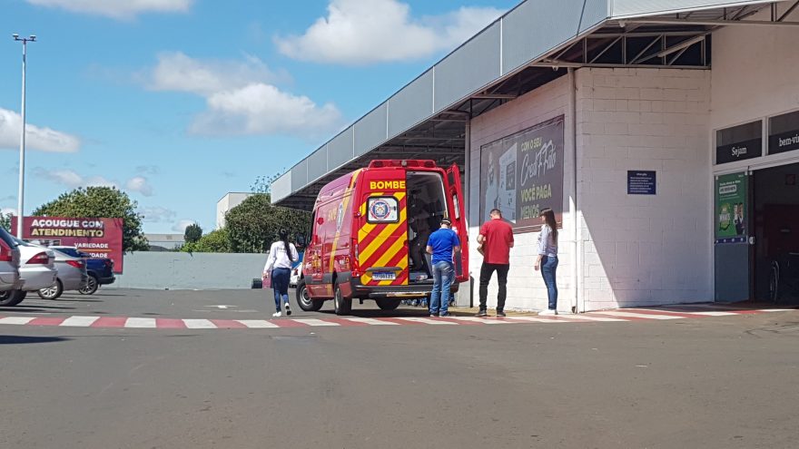 Idosa de 75 anos é socorrida no Bairro Pacaembu, em Cascavel