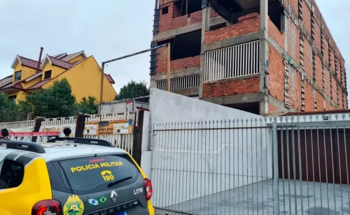 Empresário morre esmagado por escada de concreto em obra