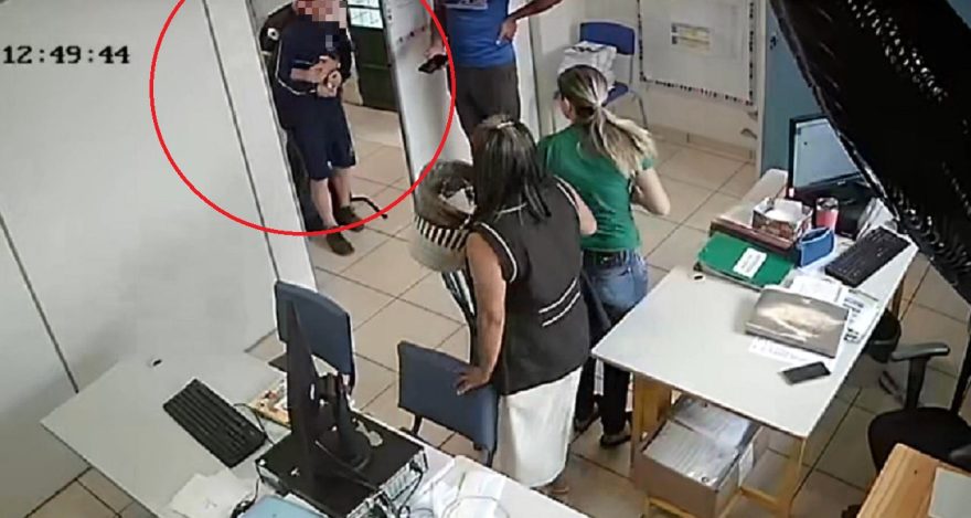 Aluno engasgado é socorrido por monitor no Colégio Cívico-Militar Olivo Fracaro