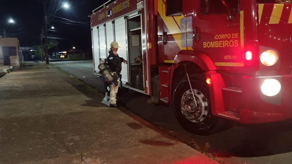 Corpo de Bombeiros é chamado para retirar anel preso em dedo de criança Corpo de Bombeiros é chamado para retirar anel preso em dedo de criança