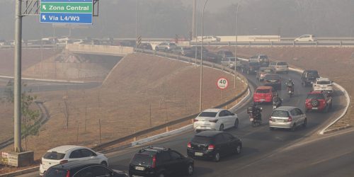 Imagem referente a Fumaça do incêndio no Parque Nacional se espalha pela capital federal