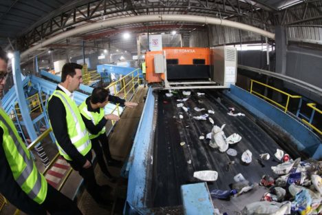 Imagem referente a Governador reforça vocação do Paraná em sustentabilidade em visita à empresa de reciclagem