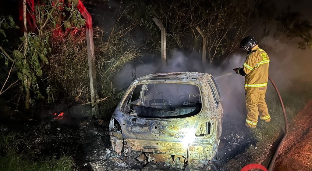 Incêndio em veículo pode esconder rastro de homicídio em Foz do Iguaçu