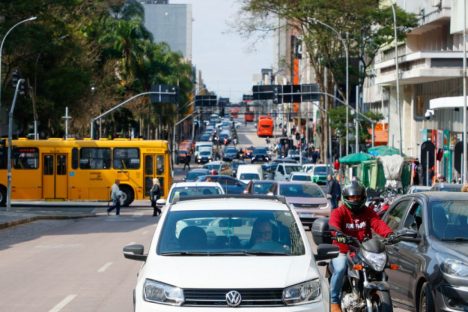 Imagem referente a Quatro em cada cinco veículos quitaram o IPVA 2024 no Paraná