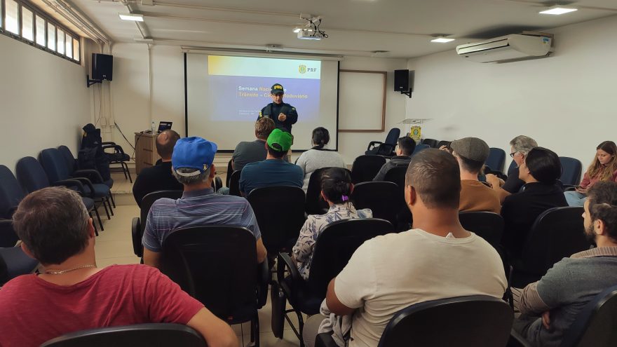“Cinema Rodoviário”: PRF realiza ação de conscientização sobre segurança viária