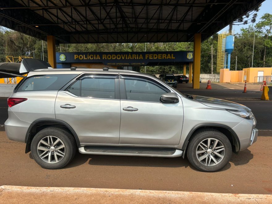 PRF em Cascavel recupera Hilux furtada sábado em Joinville