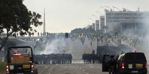 Imagem referente a Barroso diz que alegação de inocência de réus do 8 de janeiro é “mito”