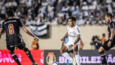 Imagem referente a Tentando se aproximar da liderança, Santos visita o Botafogo-SP