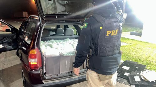 PRF apreende cerca de 200 garrafas de vinho de origem internacional em Guarapuava Imagem referente a PRF apreende cerca de 200 garrafas de vinho de origem internacional em Guarapuava