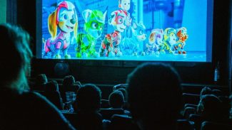 Projeto Cine Petrobras leva cinema gratuito para população