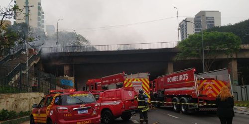 Imagem referente a SP: incêndio atinge viaduto na Avenida 23 de Maio