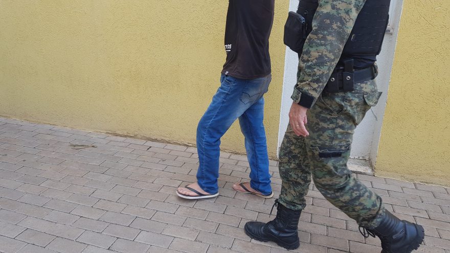 Se cagando? homem é preso pela GM após furtar papel higiênico