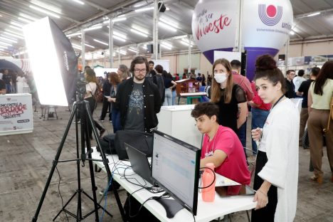 Imagem referente a Feira das Profissões aproxima jovens de oportunidades acadêmicas e profissionais em Cascavel