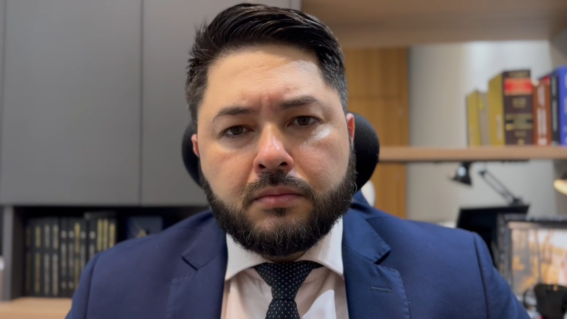 Homem que mandou pão de mel envenenado para amante da esposa será julgado na próxima quarta-feira Homem que mandou pão de mel envenenado para amante da esposa será julgado na próxima quarta-feira