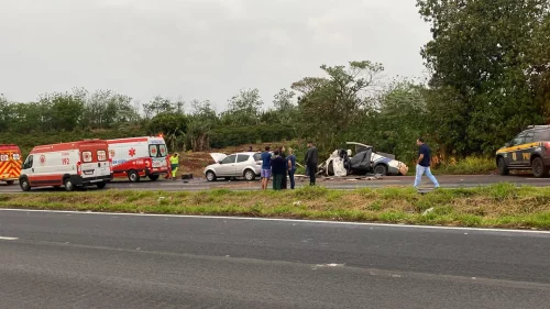 Imagem referente a Uma pessoa morre e três ficam feridas em acidente na BR-376 no norte do Paraná