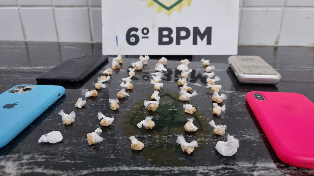 Choque faz apreensão de crack e cocaína e detém dupla suspeita de tráfico no Julieta Bueno