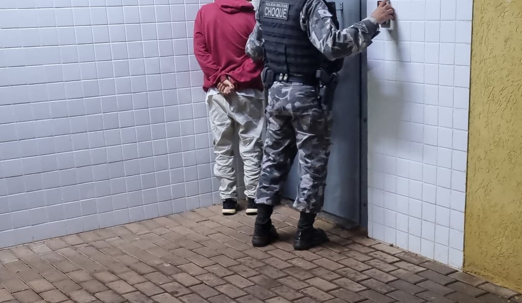 Adolescente é detido com 4 kg de maconha em ônibus na rodoviária de Cascavel