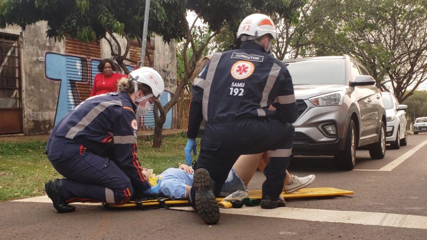 Forte acidente deixa duas vítimas no Jardim Aclimação; Siate e Samu prestam socorro